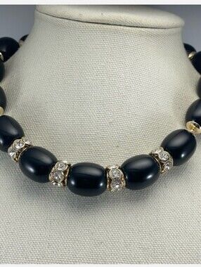 VINTAGE ANNE KLEIN BLACK BEADED GOLD TONE TOGGLE CLASP COLLAR NECKLACE